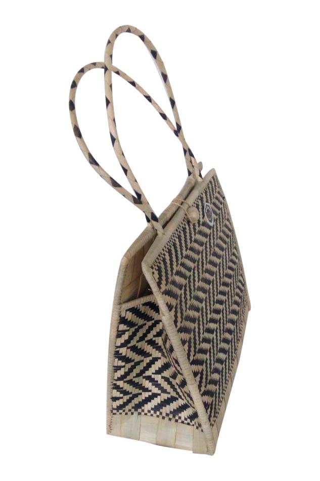 Sanasana - Monedero tejido a mano de tamaño mediano de Fiji